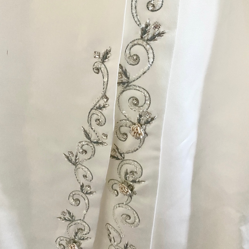 Wedding Dress (18) - Picture 5 of 11
